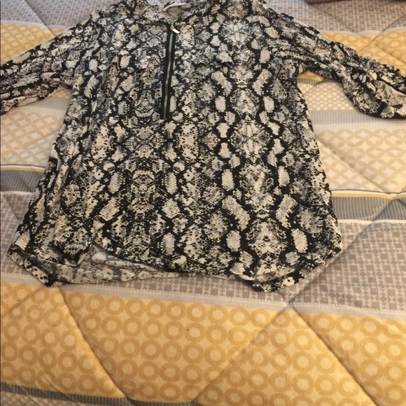 Calvin Klein Medium Sleeved Shirt in size XL - Picture 3 of 4